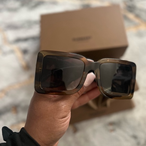 Burberry sunglasses - Picture 3 of 8